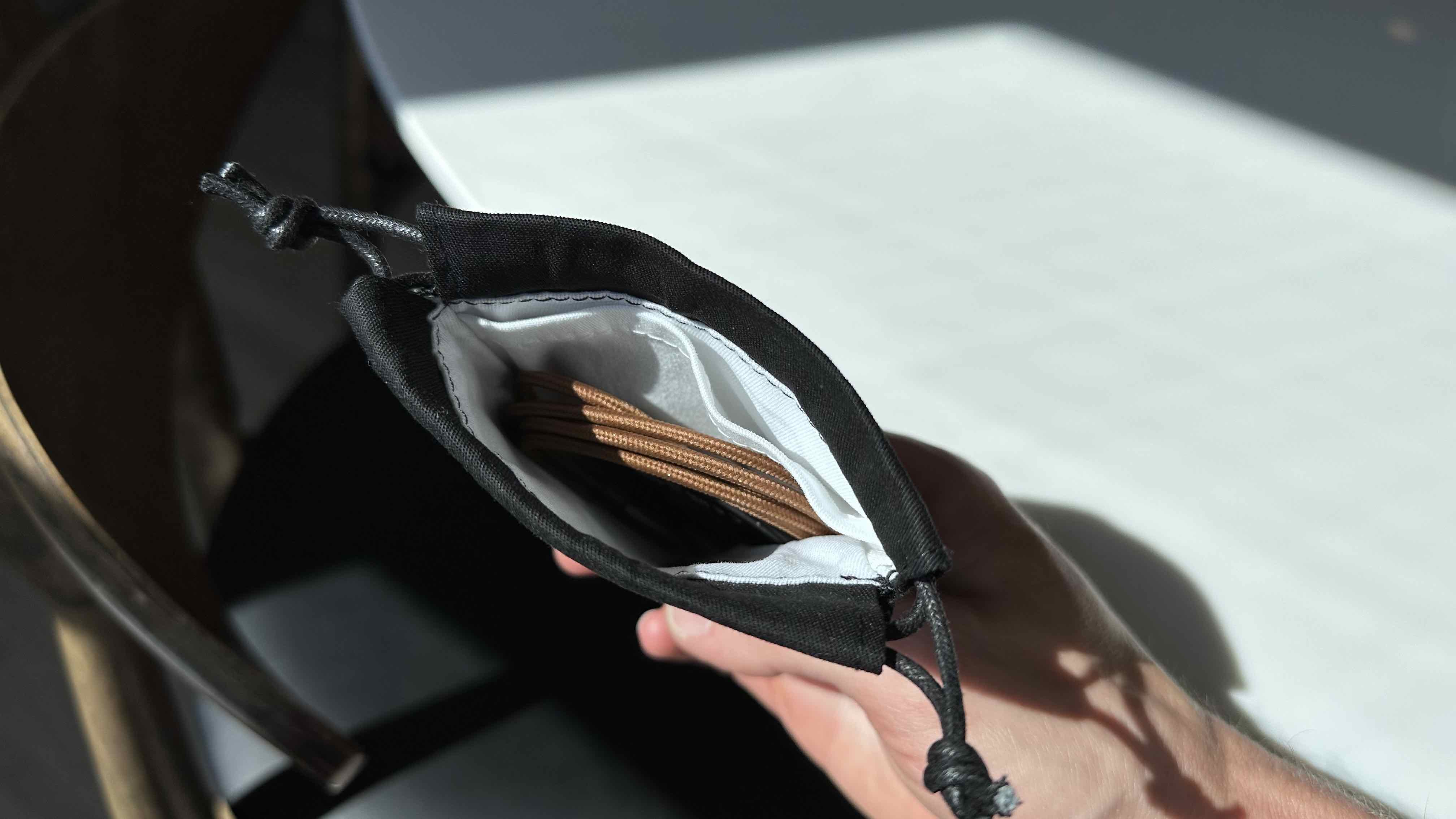 Hands-on with the Courant premium leather or linen MagSafe-compatible iPhone charger 1664401509 89 Pratique avec le chargeur pour iPhone compatible MagSafe en cuir