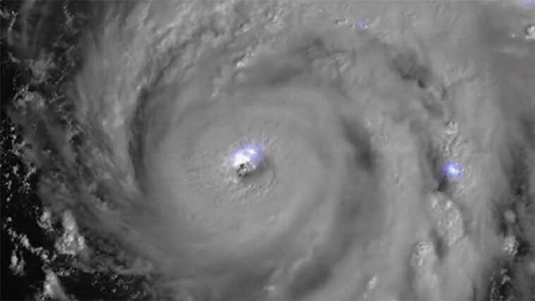La foudre et les coups de foudre illuminent le colossal ouragan Ian : les images extraordinaires de l'espace 1 La Foudre Et Les Coups De Foudre Illuminent Le Colossal