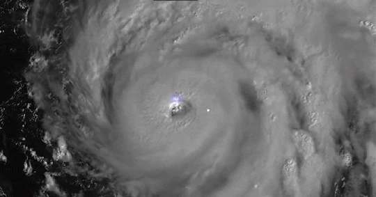 La foudre et les coups de foudre illuminent le colossal ouragan Ian : les images extraordinaires de l'espace 3 Crédit : NOAA