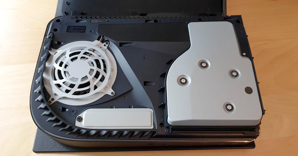 Nous vous apprenons à nettoyer votre PS5 3 intérieur ps5.jpg