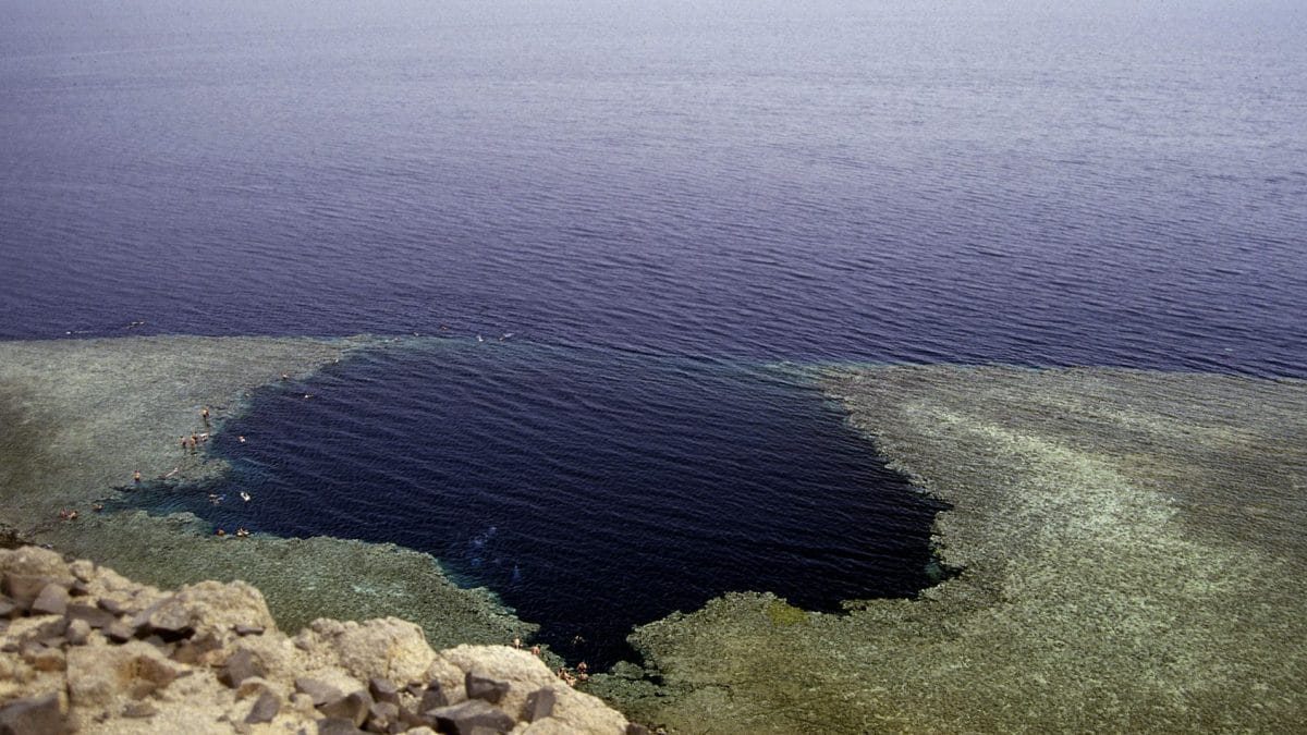 Parce que ce site de plongée spectaculaire est le plus dangereux au monde 2 Le Trou Bleu vu d'en haut / Crédit : Wikipedia