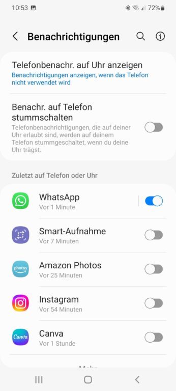 WhatsApp avec WearOS : comment rédiger des messages et passer des appels 2 Vous devez donner la version de notification pour WhatsApp sur la Smartwatch avec WearOS. Vous pouvez trouver l'option dans l'application pour smartphone fournie avec la montre. Dans le cas de la Galaxy Watch, il s'agit d'un portable Samsung. (Capture d'écran)