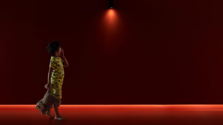 WiZ Spacesense : les lampes LED éliminent le besoin de détecteurs de mouvement 2 Wi-Fi au lieu de détecteurs de mouvement avec infrarouge : Spacesense de WiZ le rend possible. (Photo : Signifier)