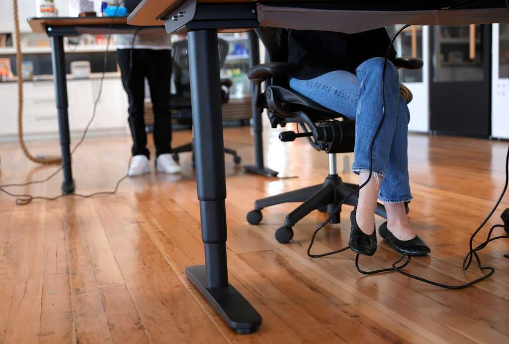 Ce Petit Mouvement à Votre Bureau Booste Votre Métabolisme Et