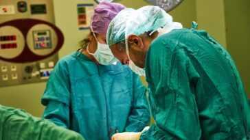 Malformation Rare De L'œsophage Des Enfants Résolue Avec Des Aimants