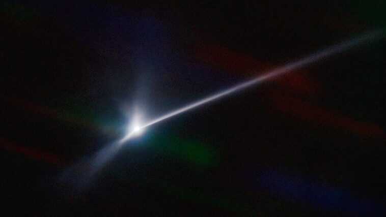 L'astéroïde touché par la sonde DART a maintenant une énorme queue de 10 000 km, comme une comète 1 L'astéroïde Touché Par La Sonde Dart A Maintenant Une énorme
