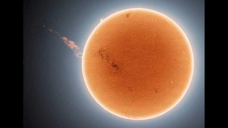 Le Soleil a éjecté une énorme "langue de feu" de 1,6 million de kilomètres : le coup à couper le souffle 1 Le Soleil A éjecté Une énorme "langue De Feu" De