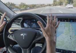 Beaucoup de gens pensent que les fonctions d'assistance à la conduite rendent une voiture entièrement autonome 8 Beaucoup De Gens Pensent Que Les Fonctions D'assistance à La