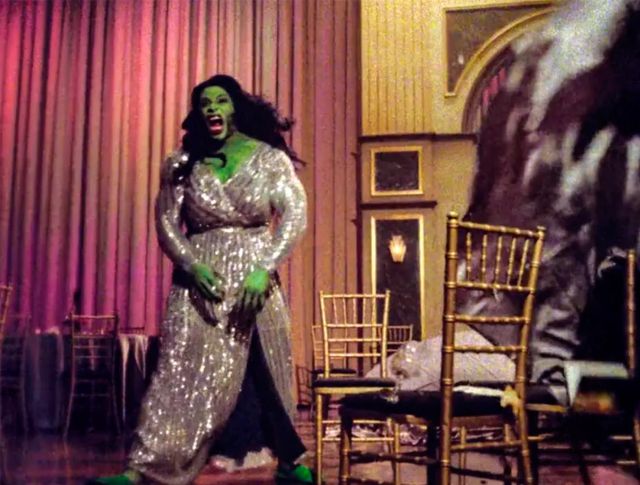 L'acteur et bodybuilder qui a donné vie à la She-Hulk rétro dans She-Hulk se dévoile : des photos de tournage surprenantes 3 L'acteur et bodybuilder qui a donné vie à la She-Hulk rétro dans She-Hulk se dévoile : des photos de tournage surprenantes