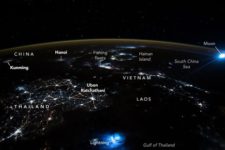 Deux flashs spectaculaires de lumière bleue sur Terre photographiés depuis l'espace - c'est de cela qu'il s'agit 4 Crédit NASA Earth Observatory