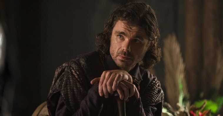 Podophilie, le fétichiste des pieds de Larys Strong dans House of the Dragon 1 Podophilie, Le Fétichiste Des Pieds De Larys Strong Dans House
