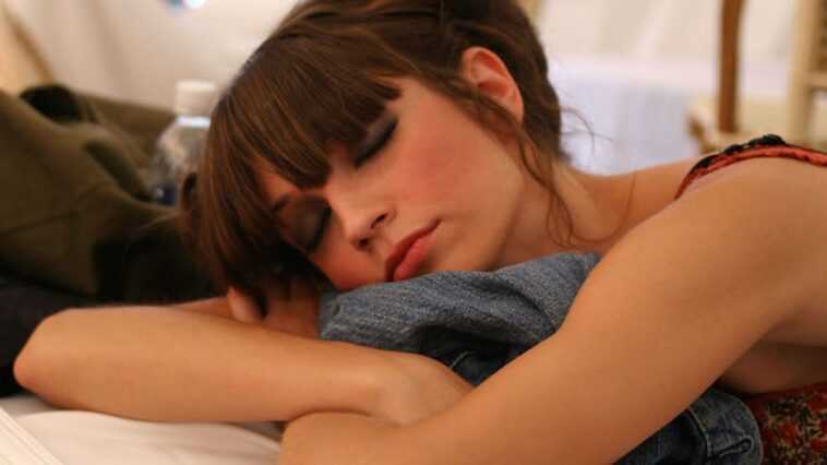 On sait enfin quel est le nombre minimum d'heures de sommeil par nuit pour se sentir bien 1 On Sait Enfin Quel Est Le Nombre Minimum D'heures De