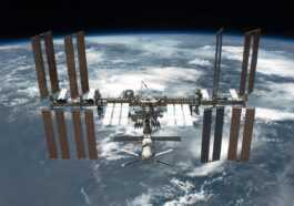 La Station Spatiale Internationale Esquive Les Débris Spatiaux Russes