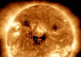 Le Soleil sourit et c'est merveilleux : nouveau cliché spectaculaire de la NASA 21 Le Soleil Sourit Et C'est Merveilleux : Nouveau Cliché Spectaculaire