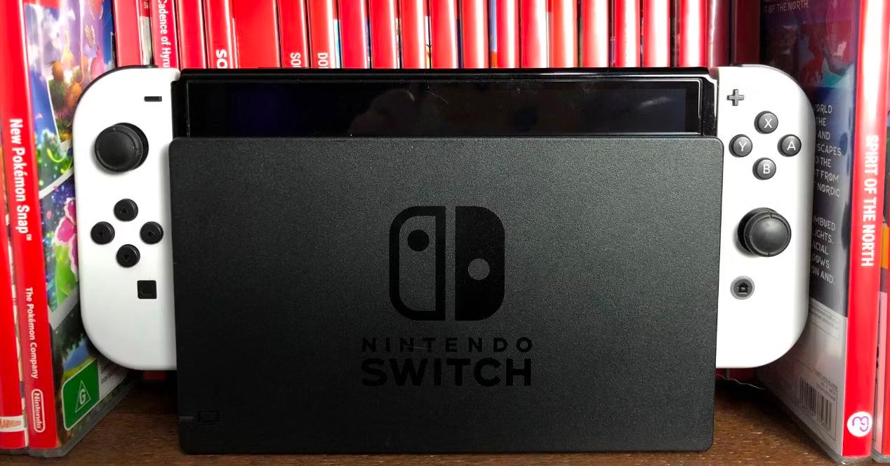 Puis-je utiliser un Switch OLED avec l'ancienne station d'accueil du Switch d'origine ? 3 switch oled dock original.jpg