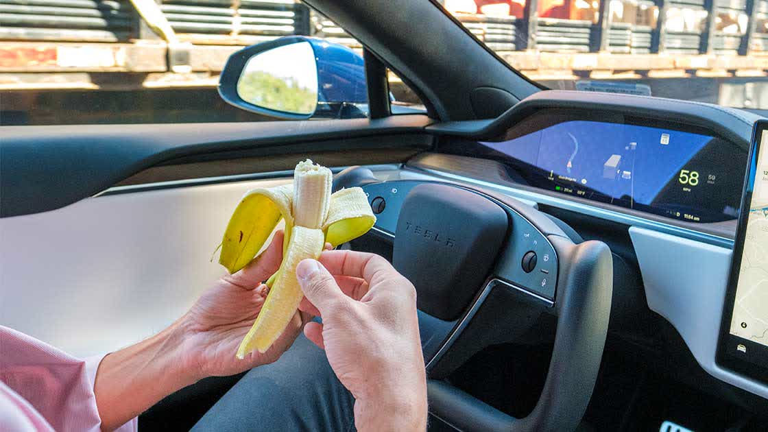 Beaucoup de gens pensent que les fonctions d'assistance à la conduite rendent une voiture entièrement autonome 2 Beaucoup de gens pensent que les fonctions dassistance a la