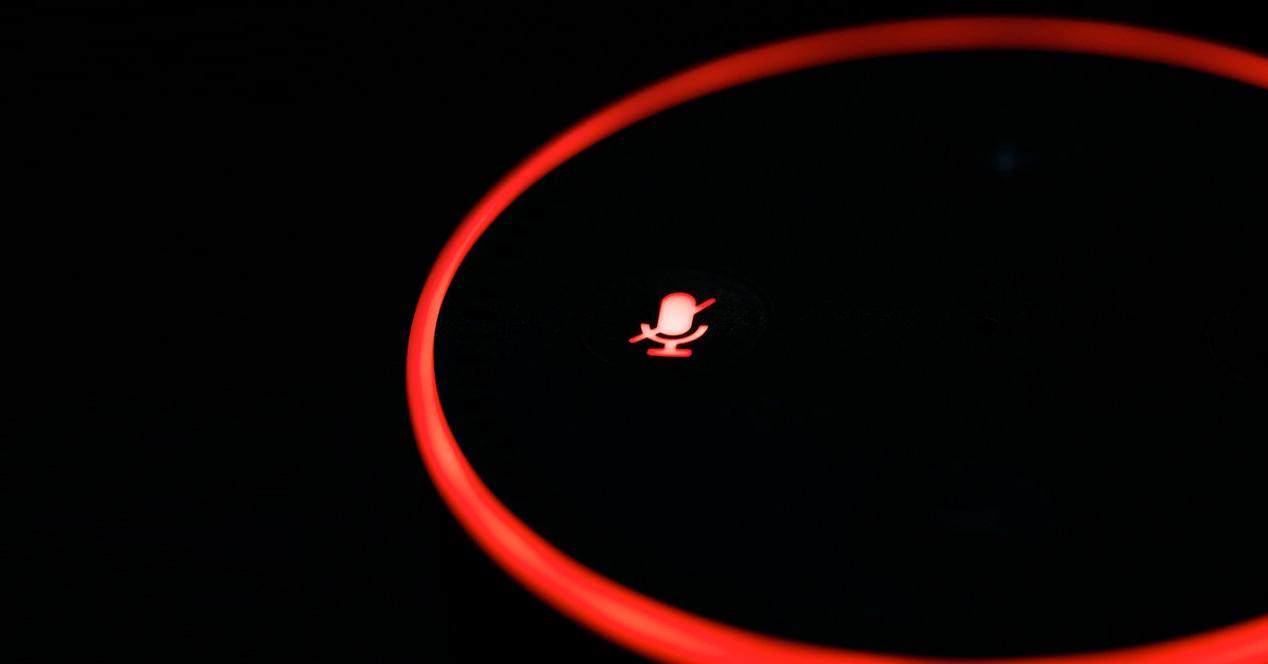 Pourquoi mon haut-parleur Alexa a-t-il une lumière rouge ? 2 anneau de microphone rouge echo.jpg