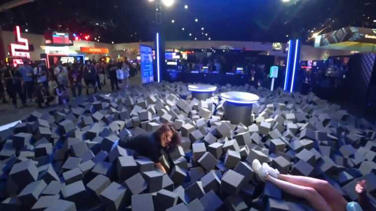 TwitchCon 2022 : la streameuse se casse le dos, Master Chief danse avec Megan Thee Stallion 1 Twitchcon 2022 : La Streameuse Se Casse Le Dos, Master
