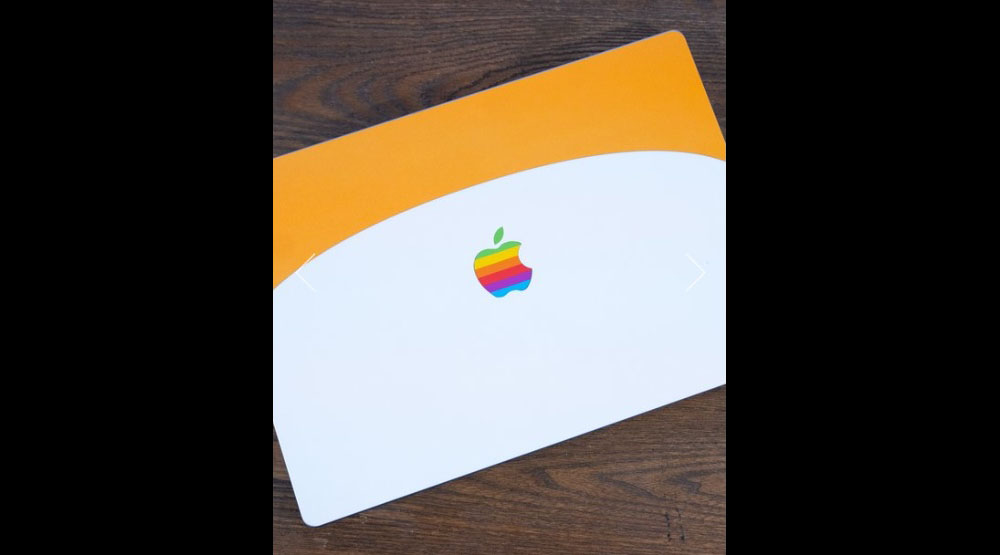 iBook G3 iPad and iPhone created by video producer with 3D printer iBook G3 iPad et iPhone crees par un producteur video