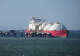 Parce que le gaz naturel liquéfié (GNL) émet dix fois plus de CO2 que les gazoducs 4 Parce Que Le Gaz Naturel Liquéfié (gnl) émet Dix Fois