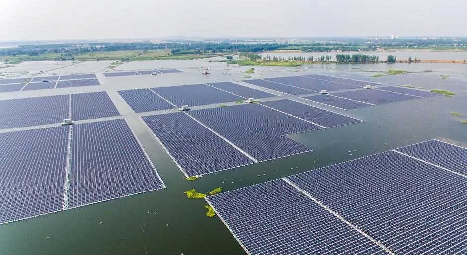 c-est-le-plus-grand-parc-solaire-flottant-au-monde-la-taille-de-70