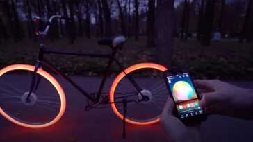 Ce vélo avec roues à LED est l'engin le plus accrocheur que vous verrez aujourd'hui 14 Ce Vélo Avec Roues à Led Est L'engin Le Plus
