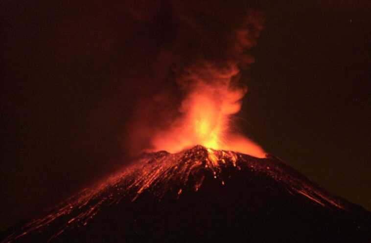 Un grand volcan sous-marin près de la fosse des Mariannes est peut-être en éruption 1 Un Grand Volcan Sous Marin Près De La Fosse Des Mariannes