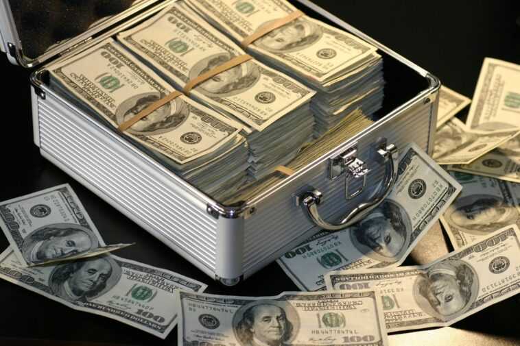 L'argent fait-il le bonheur ? Studio fait un don de 10 mille euros à 200 participants pour le savoir 1 L'argent Fait Il Le Bonheur ? Studio Fait Un Don De