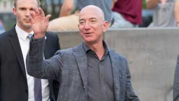 Le milliardaire Jeff Bezos conseille aux gens de faire attention à leur argent en cette saison des fêtes 24 Le Milliardaire Jeff Bezos Conseille Aux Gens De Faire Attention