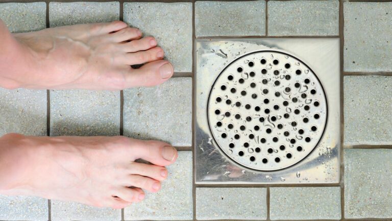 Siphon de sol avec pieds Siphon de sol avec pieds