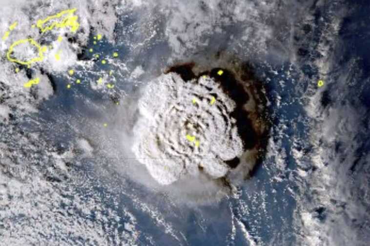 L'éruption du volcan Tonga a été l'explosion sous-marine la plus violente jamais enregistrée 1 L'éruption Du Volcan Tonga A été L'explosion Sous Marine La Plus
