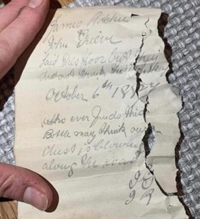 Ce message dans une bouteille est peut-être le plus ancien du monde 3 La note a été enroulée dans une bouteille de whisky/Eilidh Stimpson