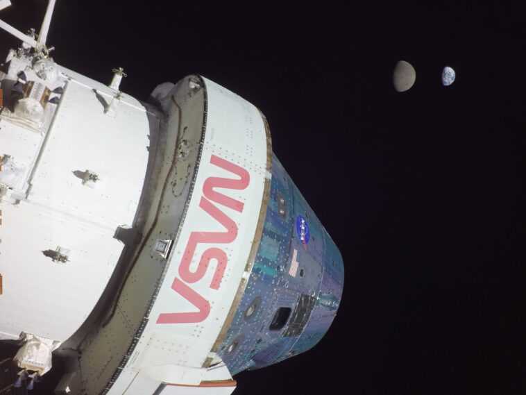 La Lune et la Terre côte à côte, dans une magnifique image prise par le vaisseau spatial Orion 1 La Lune Et La Terre Côte à Côte, Dans Une