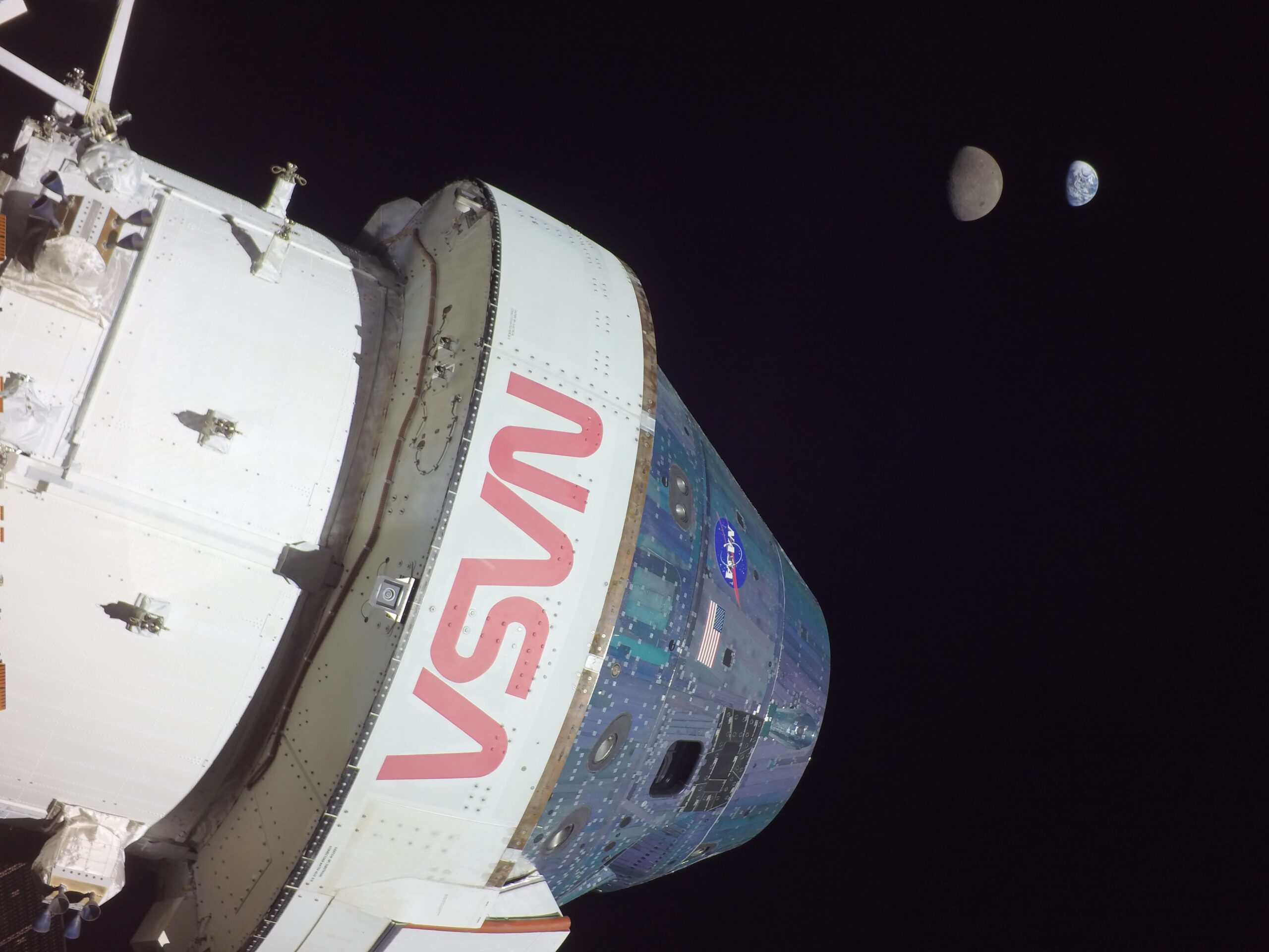La Lune et la Terre côte à côte, dans une magnifique image prise par le vaisseau spatial Orion 50 La Lune Et La Terre Côte à Côte, Dans Une