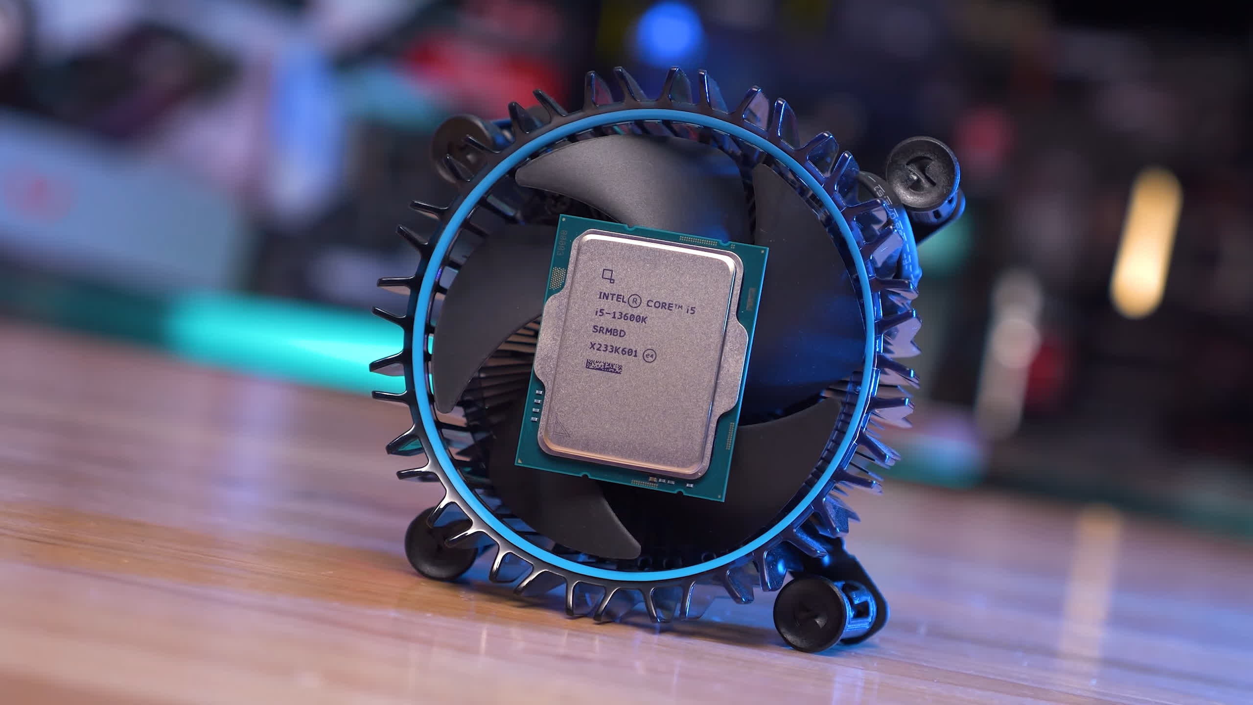 AMD Ryzen 5 7600X contre Intel Core i5-13600K : 54 points de repère du jeu 2 AMD Ryzen 5 7600X contre Intel Core i5 13600K 54 points