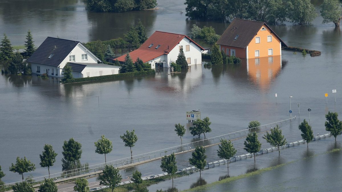 Dans le monde 3 catastrophes naturelles sur 4 causées par l'eau, déclenchées par le changement climatique 2 Dans le monde 3 catastrophes naturelles sur 4 causees par