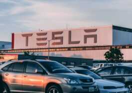 Elon Musk Vend 19,5 Millions D'actions Tesla D'une Valeur De