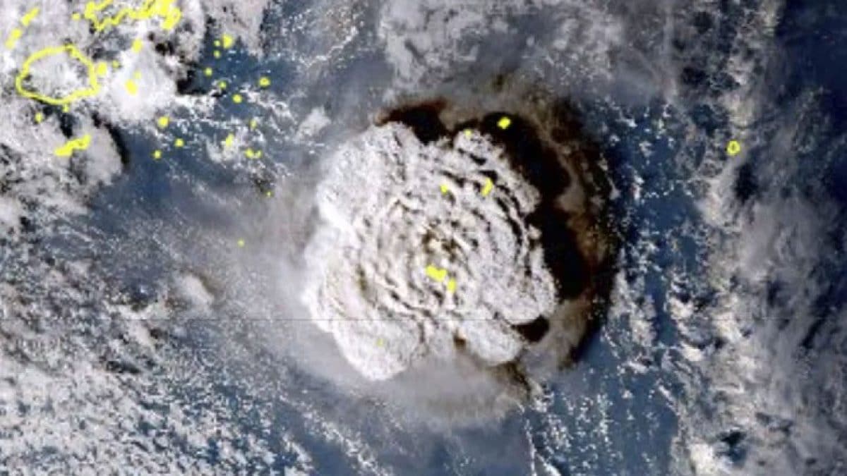 L'éruption du volcan Tonga a été l'explosion sous-marine la plus violente jamais enregistrée 2 une image satellite de l'éruption du 15 janvier 2022 du volcan sous-marin Hunga Tonga–Hunga Ha'apai / Crédit : Himawari–8