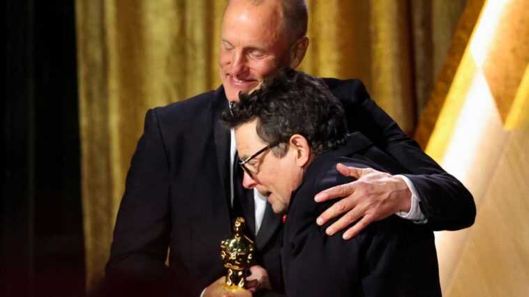 Michael J. Fox (Returnal vers le futur) reçoit son Oscar et fait vibrer le monde : "Arrête, tu me fais trembler" 1 Michael J. Fox (returnal Vers Le Futur) Reçoit Son Oscar