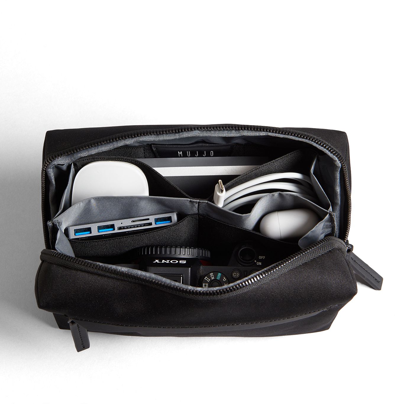 Mujjo has three new ways to keep your MacBook and Apple accessories organized and protected Mujjo a trois nouvelles facons de garder vos accessoires MacBook