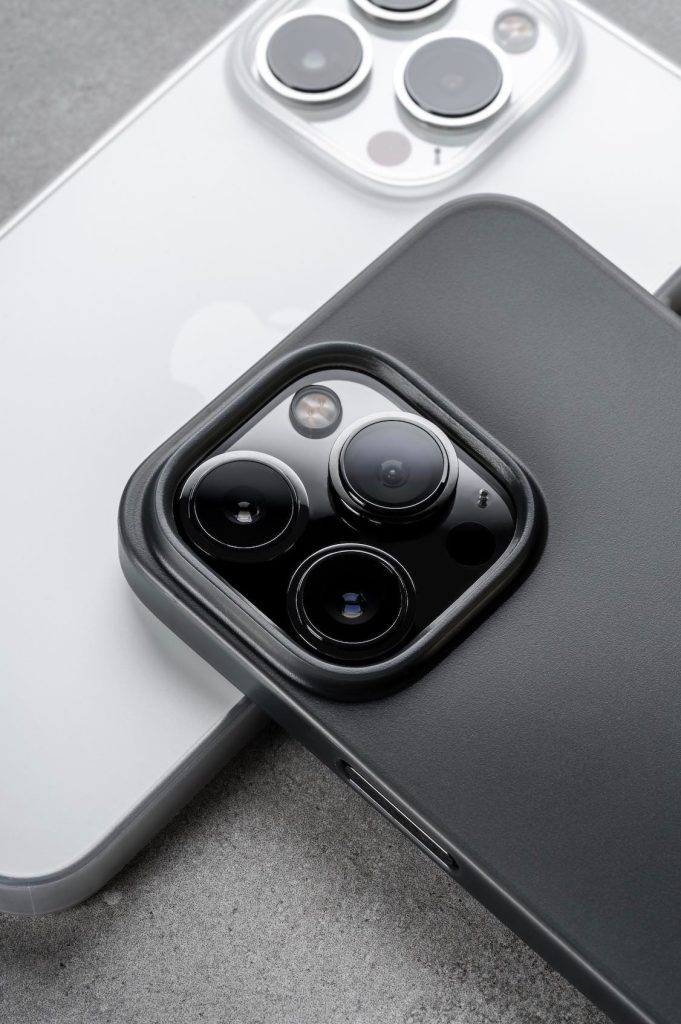 Nomad launches Super Slim iPhone 14 case; Sena debuts Varano MagSafe leather case and wallets Nomad lance la coque Super Slim pour iPhone 14