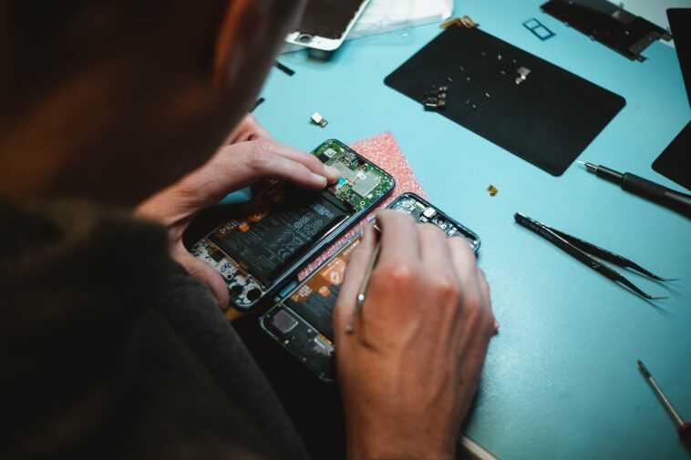 iFixit PSA explique comment travailler en toute sécurité avec les batteries lithium-ion 1 Ifixit Psa Explique Comment Travailler En Toute Sécurité Avec Les