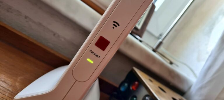 Le bouton de connexion sur le répéteur ne peut pas être négligé.  (Photo: Sven Wernicke)