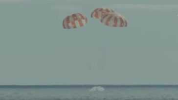 La navette Orion vient de rentrer de la Lune, plongeant dans l'Atlantique : maintenant c'est au (re)tour de l'homme 22 La Navette Orion Vient De Rentrer De La Lune, Plongeant