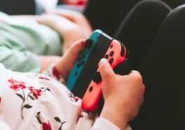 Canapé, Couverture Et Nintendo Switch : Des Jeux Relaxants Pour