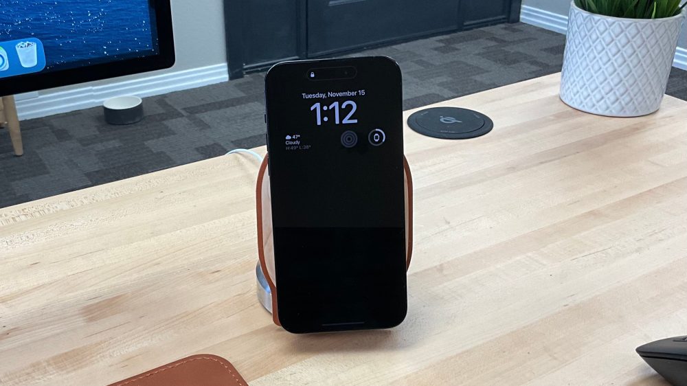 iOS 16.2 se déploie aujourd'hui avec Apple Music Sing, l'application Freeform, et bien plus encore iPhone 14 pro toujours allumé noir iOS 16.2