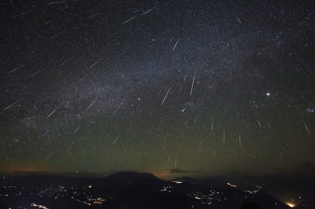 Pluie d'étoiles filantes dans le ciel de décembre : quand voir les Géminides à l'œil nu 1 Pluie D'étoiles Filantes Dans Le Ciel De Décembre : Quand