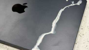 Bah, farceur ! La finition de minuit de MacBook Air n'était pas à la hauteur d'une table de hockey sur air jouet 8 Bah, farceur ! La finition de minuit de MacBook Air n'était pas à la hauteur d'une table de hockey sur air jouet