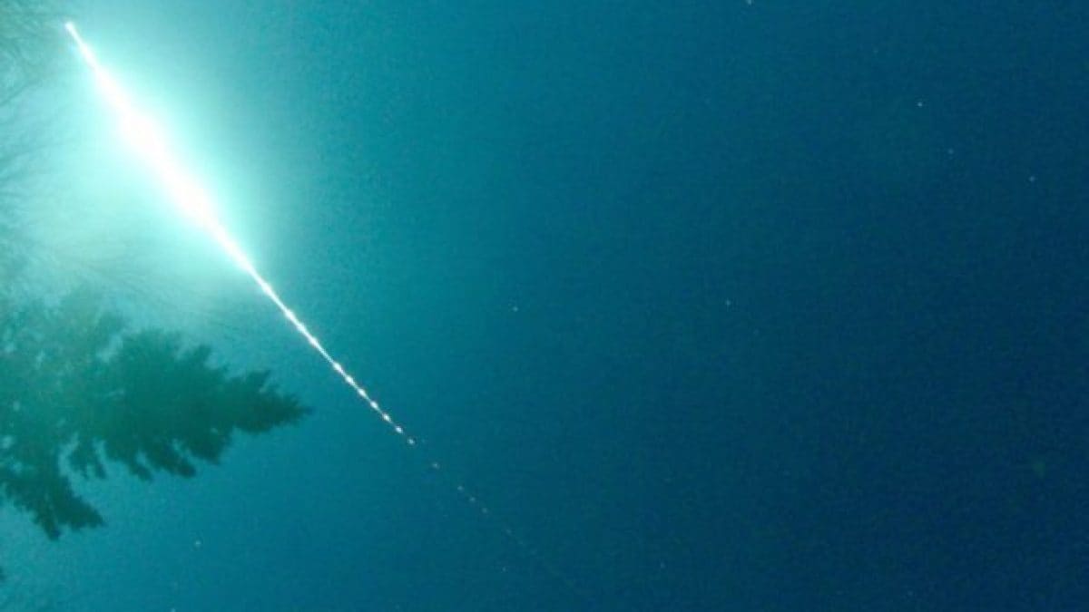 La boule de feu qui a explosé dans le ciel canadien n'était pas la météorite "habituelle" 2 La boule de feu capturée par la caméra du Global Fireball Observatory au parc provincial du lac Miquelon, Alberta / Université de l'Alberta