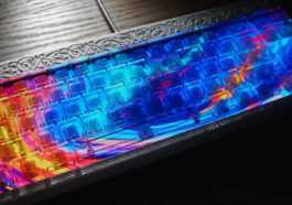 La Version Maîtresse Est Un Clavier Mécanique Avec Un Affichage